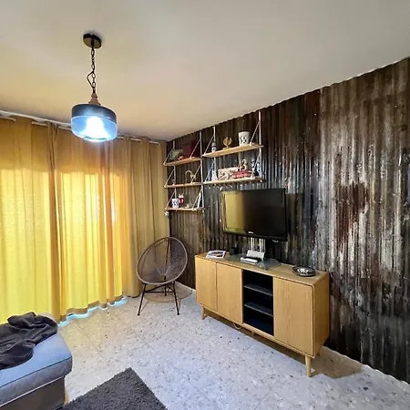 Fatcow House 43 * לרנקה